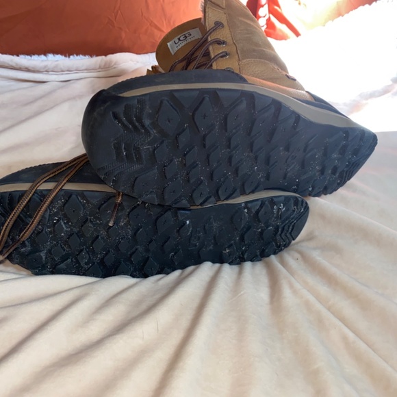 Women’s Like new Ugg Adirondack iii boots size 10